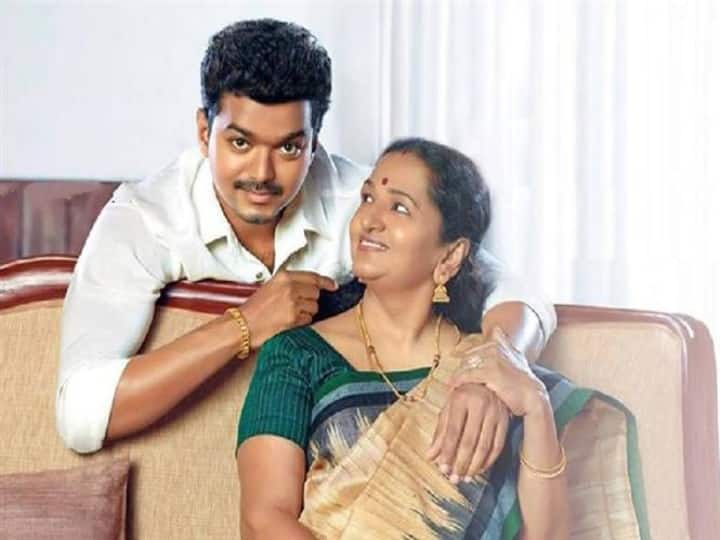 shoba chandrasekhar shared about vijay's childhood memories ரஜினி டயலாக்கை பேசி தந்தையிடம் வாய்ப்பு கேட்ட நடிகர் விஜய் ! - தாய் ஷோபா சுவாரஸ்ய தகவல்!