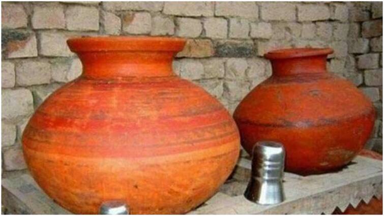 The benefits of drinking water in a clay pot in summer are to the body ગરમીમાં તમે પણ પીવો માટીના વાસણમાં પાણી, સ્વાસ્થ્યમાં થશે ચમત્કારીક ફાયદા