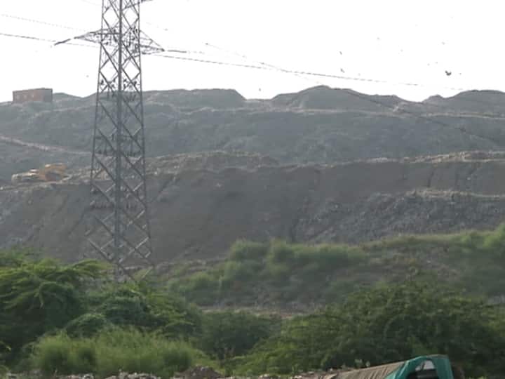 East Delhi Municipal Corporation plan Ghazipur garbage mountain remove in two and half years ANN ढाई साल में खत्म हो जाएगा गाजीपुर का 140 लाख टन 'कूड़े का पहाड़', पूर्वी दिल्ली नगर निगम ने बताई योजना