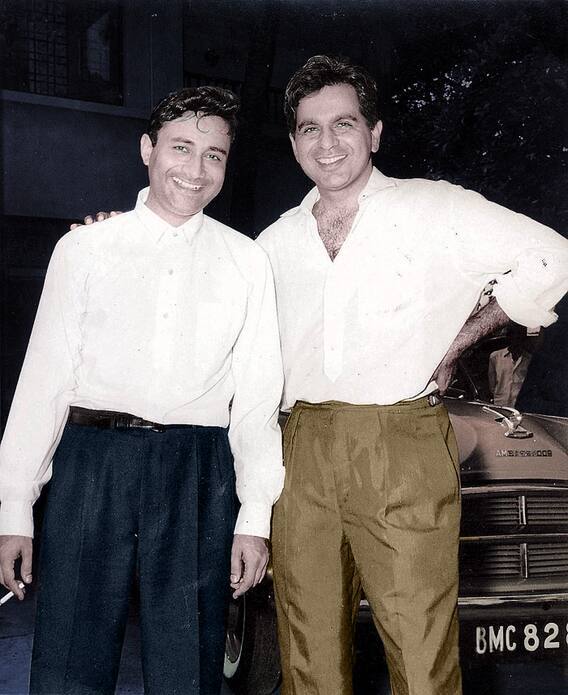 हिंदी सिनेमा के नायाब सितारे रहे हैं दिलीप कुमार और देव आनंद. करोड़ों फैंस को लुक्स और हुनर से इन दोनों सितारों ने दीवाना बनाया था. लेकिन कहा जाता है कि सुरैया के कारण दिलीप कुमार और देव आनंद के रिश्ते में खटास आ गई थी. वहीं सालों बाद दोनों के रिश्ते काफी अच्छे हो गए थे.