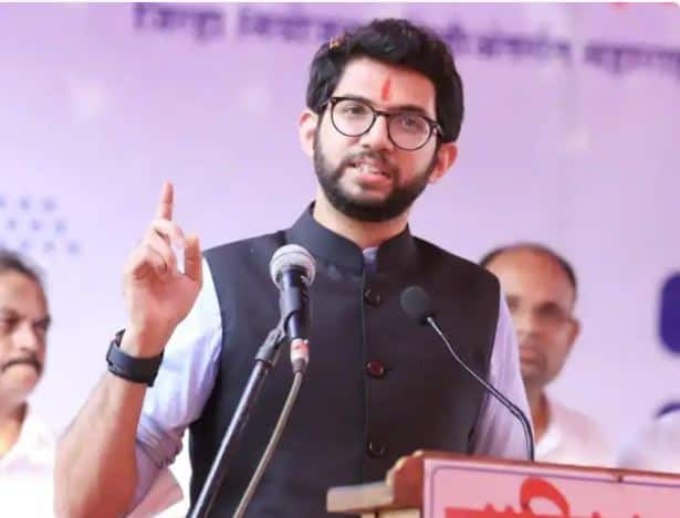 This unconstitutional government of 2 people, said  Aditya Thackeray हे घटनाबाह्य 2 लोकांचं सरकार, आदेश घ्यायला दिल्लीत बसलंय: आदित्य ठाकरे