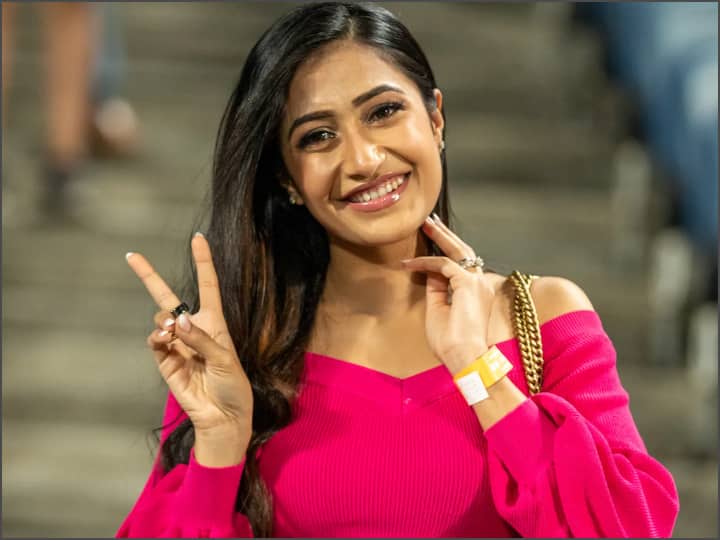 राजस्थान रॉयल्स और सनराइजर्स हैदराबाद के बीच पुणे के महाराष्ट्र क्रिकेट एसोसिएशन स्टेडियम में आईपीएल 2022 का पांचवां मुकाबला खेला जा रहा है. इस मैच को देखने युजवेंद्र चहल की वाइफ धनश्री भी पहुंची.