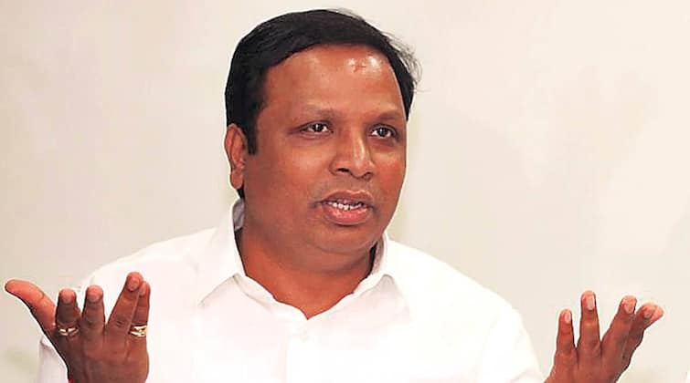 Ashish Shelar reaction on thackeray government marathi political news Ashish Shelar : हिंदूंच्या सणाला परवानगी देताना ठाकरे सरकारच्या हाताला लकवा भरतो का? आशिष शेलारांची खोचक प्रतिक्रिया