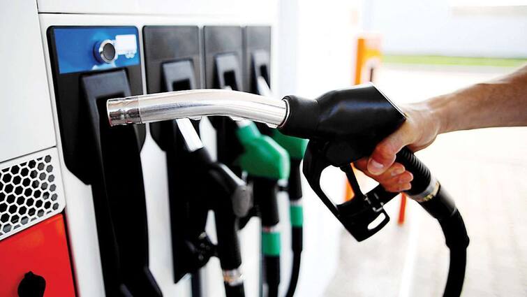 Fuel Price Hike: Petrol-Diesel price rise again, common people are in trouble Fuel Price Hike: ১৩ দিনে ১১ বার বাড়ল জ্বালানির দাম, নাভিশ্বাস সাধারণ মানুষের