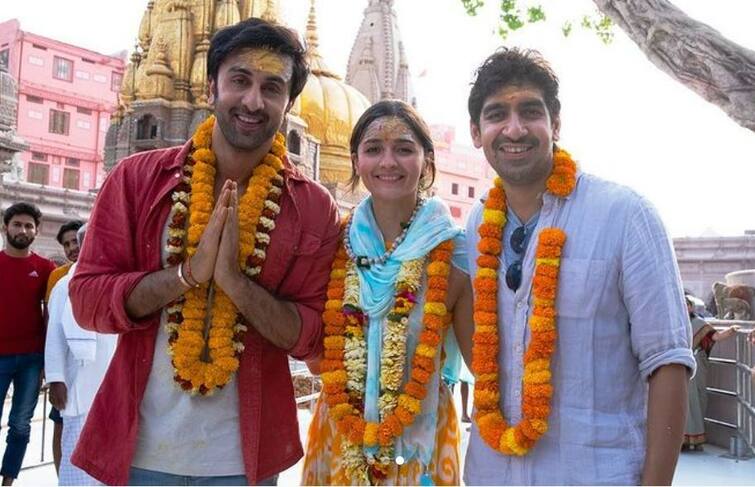 alia bhatt ranbir kapoor brahmastra film shooting wrap up varanasi post viral બ્રહ્માસ્ત્ર ફિલ્મના પ્રથમ સીનનું શૂટિંગ કર્યાના 5 વર્ષ બાદ હવે ફિલ્મનું શૂટિંગ પૂર્ણ થયું, જાણો હવે ફિલ્મ ક્યારે રિલીઝ થશે