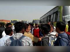 PHOTO : प्रवासी आणि बस चालक शाब्दिक वाद, राष्ट्रीय महामार्गावर एक तास वाहतूक ठप्प