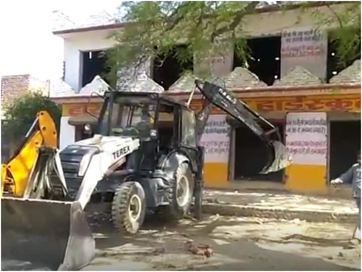 Bulldozer ran in Bareilly, BDA freed land grab of 17.50 crores from land mafia ANN Bareilly News: बरेली में चला बुल्डोजर, प्रशासन ने भूमाफियाओं से कब्जा मुक्त कराई साढ़े 17 करोड़ रुपये की जमीन
