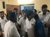 கவுன்சிலர்கள் கூட்டத்திற்கு உறவினர்களை அழைத்து வந்த திமுகவினர் - அதிமுகவினர் எதிர்ப்பு தெரிவித்ததால் மதுராந்தகத்தில் பரபரப்பு