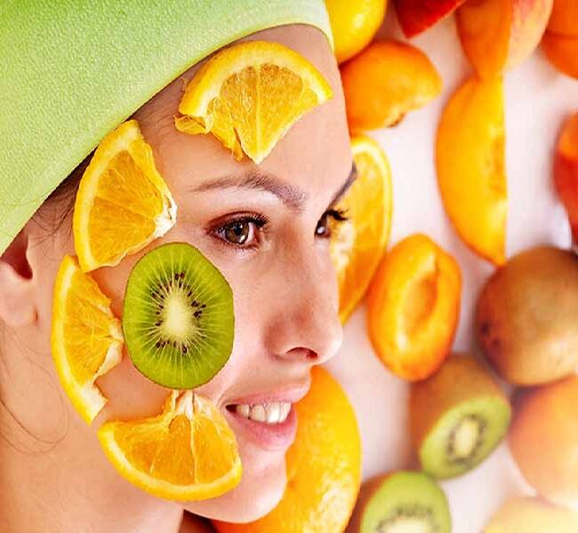 for  get rid of wrinkles Fines lines  use these fruits Beauty tips ચહેરા પરની ફાઇન લાઇન્સના ઇલાજમાં આ ફળોનો ઉપયોગ છે કારગર, આ રીતે બનાવો ફેસ પેક
