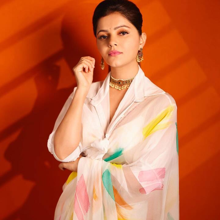 छोटी बहू से टीवी इंडस्ट्री में डेब्यू करने वाली रुबीना दिलैक शिमला की रहने वाली हैं. उनकी गिनती टीवी की टॉप एक्ट्रेस में होती है.