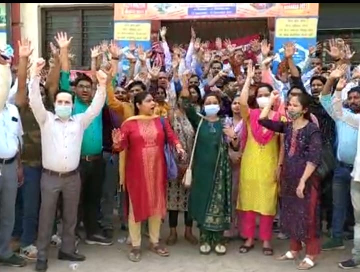 Trade union Strike second day, Government offices closed in Prayagraj ann Bharat Band: प्रयागराज में दूसरे दिन भी बंद रहे सरकारी दफ्तर, 1 दिन में 200 करोड़ का लेनदेन प्रभावित