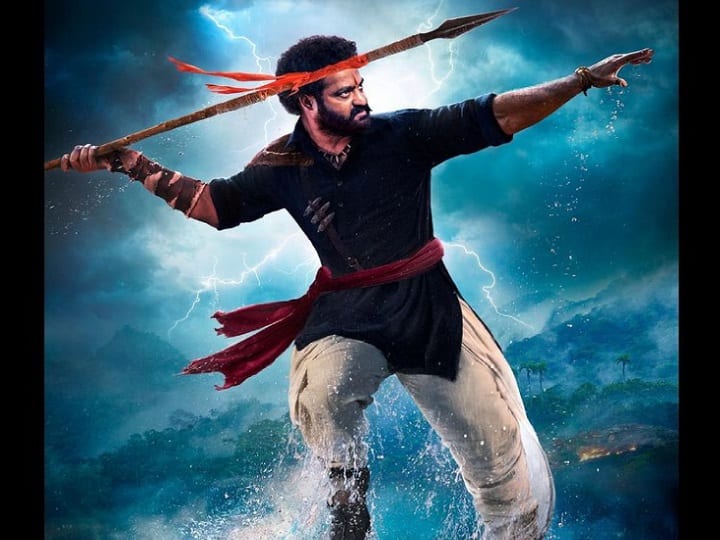 जूनियर एनटीआर ने भी 'आरआरआर' के लिए मोटी फीस वसूली है. एनटीआर ने भी राम चरण की तरह 45 करोड़ की मोटी फीस ली है.