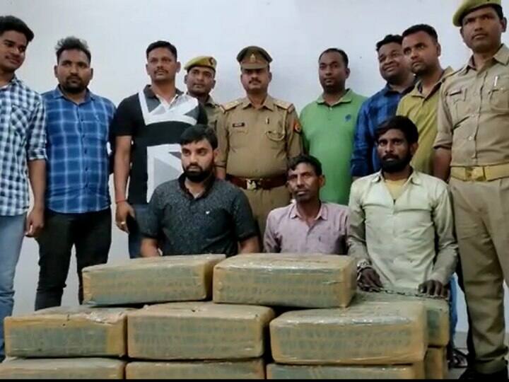 Azamgarh News: आजमगढ़ पुलिस ने छापेमारी कर ट्रक से 2 कुंटल गांजा किया बरामद, तीन गिरफ्तार Azamgarh police raided and recovered 2 quintals of ganja from the truck three arrested ann Azamgarh News: आजमगढ़ पुलिस ने छापेमारी कर ट्रक से 2 कुंटल गांजा किया बरामद, तीन गिरफ्तार