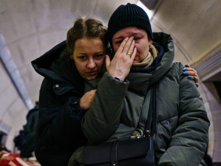 Russia Ukraine War from rape to sexual assault Ukrainian female  refugees experiencing violence in Shelter places Russia Ukraine War: कहीं रेप, कहीं छेड़छाड़, जंग से बचकर यूक्रेन से दूसरे देशों में भागीं लड़कियों के हालात बदतर