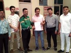 Shamli: यूक्रेन से लौटे छात्र-छात्राओं के परिजनों ने डीएम से की मुलाकात, PM मोदी के नाम ज्ञापन सौंपकर रखी ये मांग