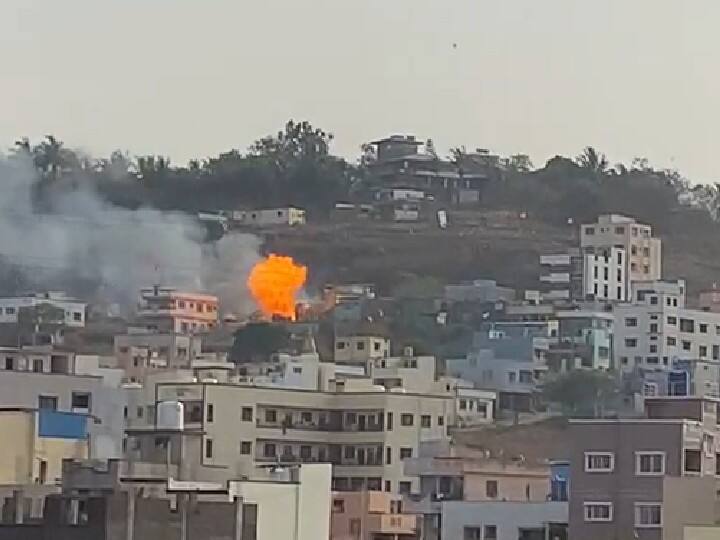 Pune News gas cylinder explosion in katraj gandharv lawns pune Maharashtra Pune : कात्रजमध्ये 10 ते 12 गॅस सिलेंडरचा स्फोट, 100 सिलेंडरचा अनधिकृत साठा