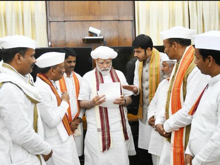 संत तुकाराम महाराजांच्या शिळा मंदिराचे लोकार्पण पंतप्रधान नरेंद्र मोदींच्या हस्ते व्हावं. यासाठी पुण्यातील देहू देवस्थानच्या विश्वस्तांनी आज पंतप्रधानांची भेट घेतली.