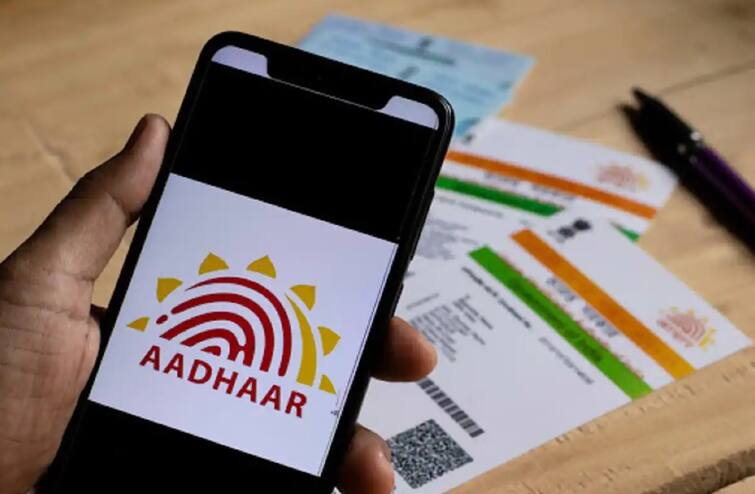 Aadhaar Card: Know your aadhar card in orignal or fake uidai shows easy step to check it Aadhaar Card : ઘરે બેઠા અસલી-નકલી આધાર કાર્ડની કરો ઓળખ, UIDAI એ બતાવી રીત