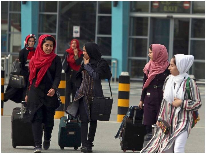 Taliban New Rules for Women women can not travel Alone in Flight महिलाओं के लिए तालिबान का एक और तुगलकी फरमान, बिना पुरष अभिभावक फ्लाइट में नहीं कर सकेंगी यात्रा