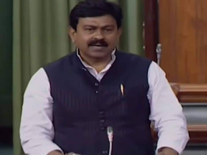இவங்க மட்டும்தான் ஃபோன், வாட்சப் மெசேஜ்களை உளவு பாக்க முடியும் - மத்திய அரசு சொன்னது என்ன?