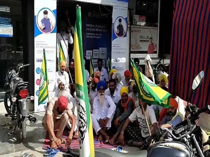 Punjab Lambi, BKU Ekta protest against SDM, seven farmers injured in Lathi Charge Punjab News: कपास के मुआवजे को लेकर बीकेयू उगराहां का विरोध-प्रदर्शन, पुलिस ने किया लाठीचार्ज
