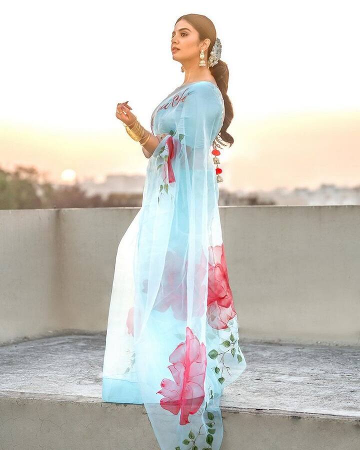 తాజాగా శ్రీముఖి కొన్ని ఫోటోలను ఇన్స్టాగ్రామ్ లో షేర్ చేసింది. (Photo Courtesy: Sreemukhi Instagram)