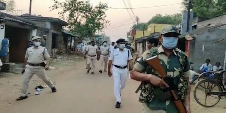 Asansol Bypoll 2022 : Central Force and State Police held route march before asansol by poll Asansol Bypoll 2022 : অশান্তি রুখতে তৎপরতা, আসানসোলের বিভিন্ন এলাকায় রুটমার্চ কেন্দ্রীয় বাহিনী ও রাজ্য পুলিশের