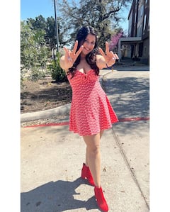 Mannara Chopra Photos: పింక్ డ్రెస్సులో హాట్ హాట్ గా 'తిక్క' పిల్ల