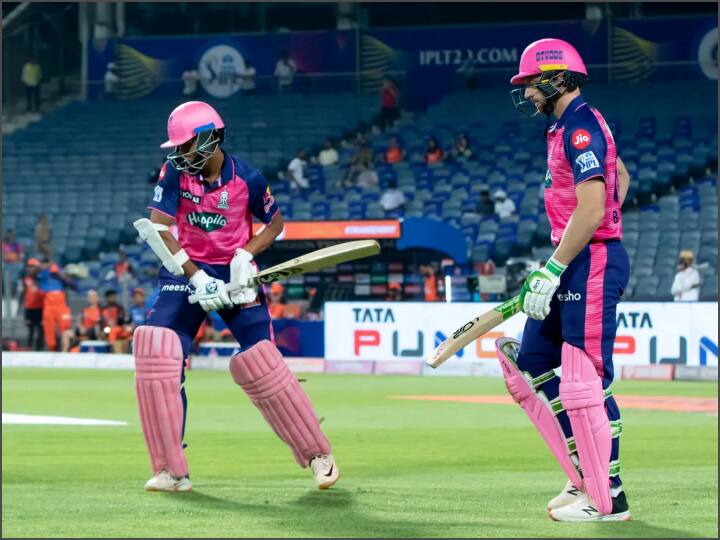 इस मैच में सनराइजर्स हैदराबाद (SRH) ने पहले टॉस जीतकर गेंदबाजी का फैसला किया है. राजस्थान रॉयल्स के लिए कुल सात खिलाड़ी डेब्यू कर रहे हैं. इसमें देवदत्त पडिक्कल, शिमरोन हेटमायर, रविचंद्रन अश्विन, नाथन कूल्टर-नाइल, युजवेंद्र चहल, ट्रेंट बोल्ट और प्रसिद्ध कृष्णा हैं.