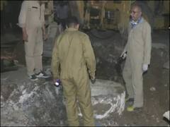 દિલ્હીમાં મોટી દુર્ઘટના, 3 લોકો ઊંડી ગટરમાં પડ્યા, બચાવવા ગયેલો રિક્ષાવાળો પણ ફસાઈ ગયો