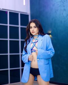 Urrfi : हसऱ्या उर्फी जावेदला झालं काय? गार्डवर भडकली म्हणाली..