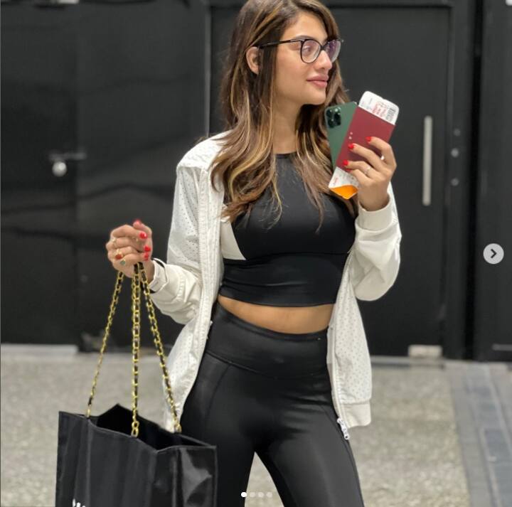 বসন্তের অর্থ যেন 'যশরত'-এর নতুন এই ছবি। সোশ্যাল মিডিয়ায় একই ছবি শেয়ার করে নিয়েছিলেন যশও। তবে কিছুক্ষণ পরেই ছবিটি ডিলিট করে দেন তিনি। শেয়ার করা ছবির সঙ্গে নুসরত লেখেন, 'শেষদিন রাতের গল্প।'