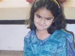 फोटो में मुंह बनाती इस बच्ची को है शेरो शायरी का शौक, बॉलीवुड की इस हसीना को पहचाना क्या?