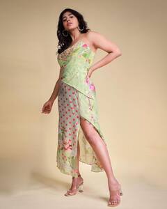 Hebha Patel Photos: హాట్ హాట్‌గా హెబ్బా, కుమారి 21Fని గుర్తు చేస్తుంది