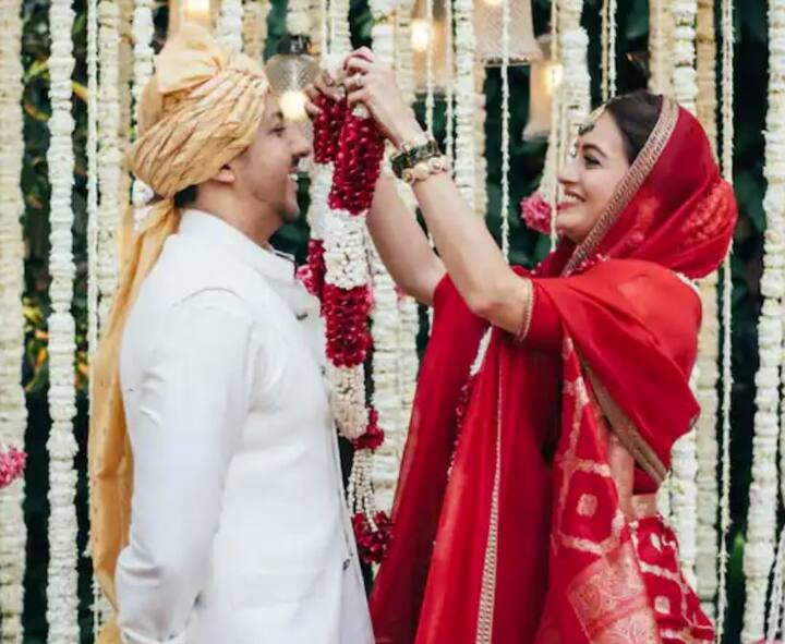 ਦੱਸ ਦੇਈਏ ਕਿ ਦੀਆ ਨੇ ਪਿਛਲੇ ਸਾਲ 15 ਫਰਵਰੀ ਨੂੰ ਆਪਣੇ ਬੁਆਏਫ੍ਰੈਂਡ ਵੈਭਵ ਰੇਖੀ ਨਾਲ ਵਿਆਹ ਕੀਤਾ ਸੀ। ਸਮਾਇਰਾ ਵੈਭਵ ਦੀ ਪਹਿਲੀ ਪਤਨੀ ਦੀ ਬੇਟੀ ਹੈ।