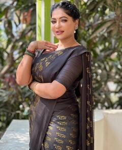 நடிகை ரேஷ்மாவின் கருப்பு சேலையில் கலக்கல் பிக்ஸ்..!