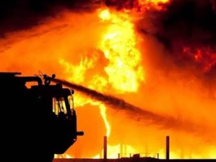 Fire at ONGC project in Uran, two workers injured उरण येथील ओएनजीसी प्रकल्पामध्ये आग, दोन कर्मचारी जखमी