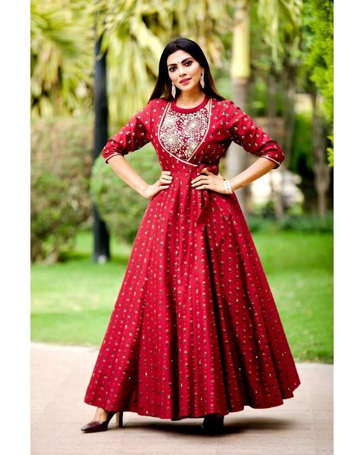 'అర్జున్ రెడ్డి', 'మళ్లీ రావా' వంటి సినిమాల్లో నటించిన లహరి బిగ్ బాస్ సీజన్ 5లో కంటెస్టెంట్ గా పాల్గొంది. (Photo Courtesy: Lahari shari Instagram)