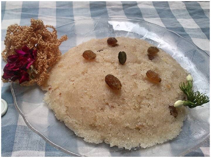 नवरात्रि में कन्या खिलाने के लिए बनाएं स्वादिष्ट सूजी का हलवा, इस रेसिपी से एकदम खिला-खिला दानेदार बनेगा Kitchen Hacks Navratri 2022 Suji Ka Halwa Recipe For Navratri Kanya Poojan Rava Sheera Recipe नवरात्रि में कन्या खिलाने के लिए बनाएं स्वादिष्ट सूजी का हलवा, इस रेसिपी से एकदम खिला-खिला दानेदार बनेगा