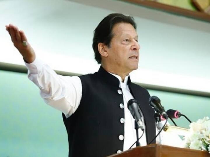 Pakistan PM Imran Khan will address nation tonight says Fawad Hussain पाक PM इमरान खान आज रात देश को करेंगे संबोधित, आवास पर बुलाई राष्ट्रीय सुरक्षा समिति की बैठक