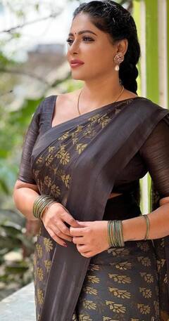 நடிகை ரேஷ்மாவின் கருப்பு சேலையில் கலக்கல் பிக்ஸ்..!