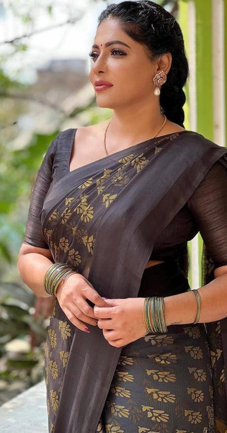 அவன் கண்ணு ரெண்டும் என்ன மயக்கும் தவுசண்ட் வாட்சு பவரு