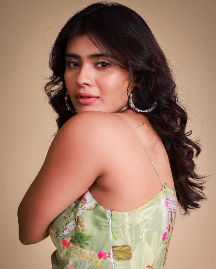 ప్రస్తుతం అవకాశాలో కోసం ఎదురుచూస్తోంది ఈ అమ్మడు. -Image credit: HebhaPatel/Instagram