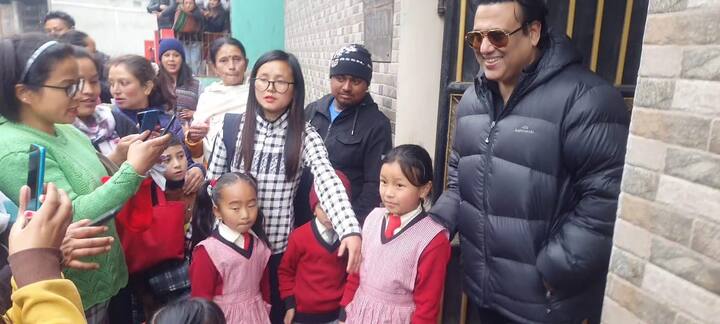 এবিপি আনন্দর তরফ থেকে তাঁর কাছে প্রশ্ন রাখা হয়েছিল, বর্তমান রাজনীতি নিয়ে তাঁর কী মত? গোবিন্দ জানান, তিনি প্রায় ১৪ বছর আগে রাজনীতিতে ছিলেন। কিন্তু বর্তমানে তাঁর রাজনীতির সঙ্গে কোনও যোগ নেই। সমস্ত দলের সঙ্গেই তাঁর ভালো সম্পর্ক রয়েছে তবে প্রত্যক্ষ রাজনীতিতে যোগ দেওয়ার কথা তিনি এখন ভাবেননি।