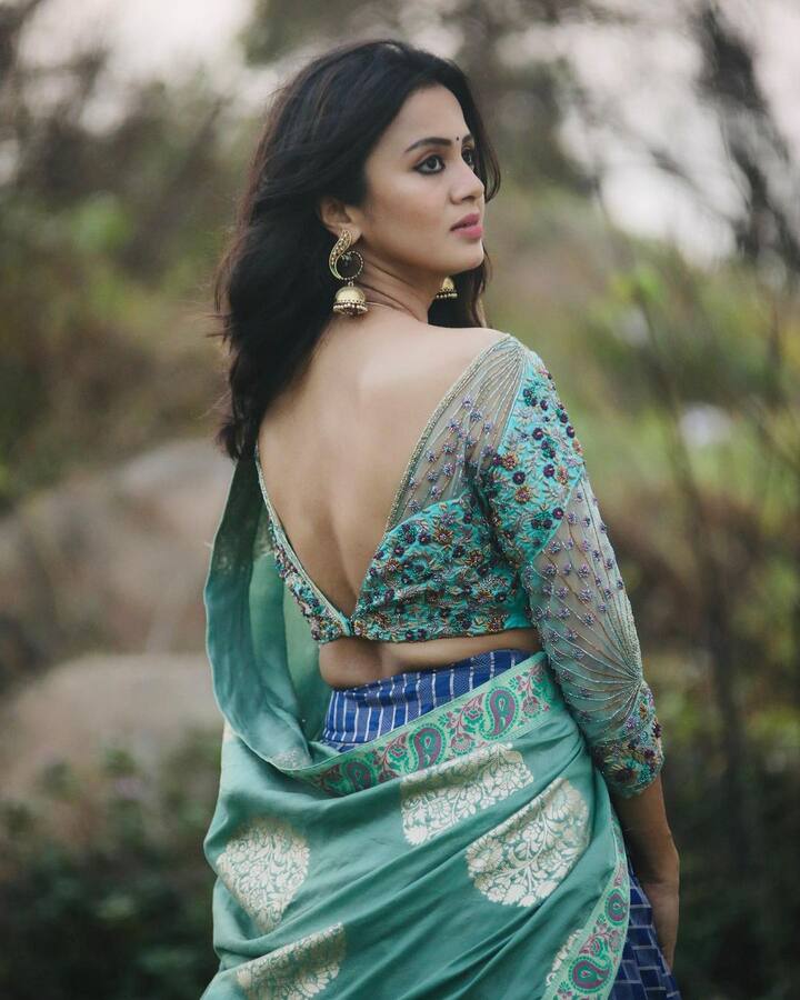 இன்று முதல் நான் புதிதானேன் உன் இனிய சிரிப்பினால் முகில் ஆனேன்