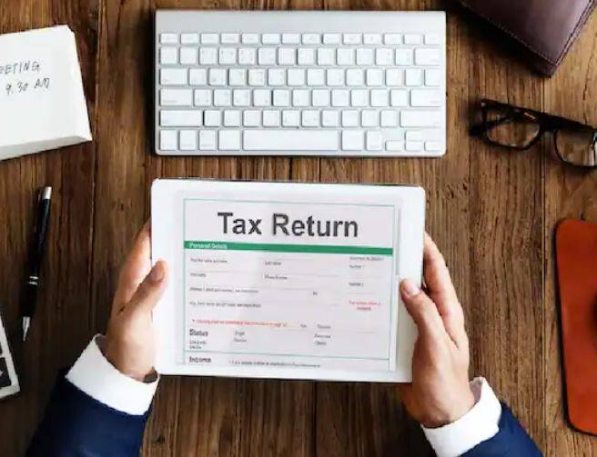 ਪੈਨ-ਆਧਾਰ ਲਿੰਕ ਦੀ ਅਣਹੋਂਦ ਵਿੱਚ ਤੁਸੀਂ 50 ਹਜ਼ਾਰ ਰੁਪਏ ਤੋਂ ਵੱਧ ਦੀ FD ਜਾਂ ਨਕਦ ਜਮ੍ਹਾ ਨਹੀਂ ਕਰ ਸਕੋਗੇ। ਇਸ ਦੇ ਨਾਲ ਤੁਸੀਂ ਮਾਰਕੀਟ ਵਿੱਚ ਨਿਵੇਸ਼ ਜਾਂ ਮਿਉਚੁਅਲ ਫੰਡ ਵਿੱਚ ਨਿਵੇਸ਼ ਕਰਨ ਦੇ ਯੋਗ ਨਹੀਂ ਹੋਵੋਗੇ।