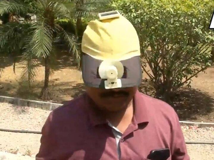 Karnataka: To get relief from the heat in Kalaburagi, a man has made a unique cap with a fan. Heat Wave: कर्नाटकातील 'रॅन्चो'ची कमाल, उष्णतेपासून बचाव होण्यासाठी लढवली भन्नाट शक्कल