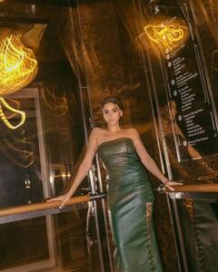 PHOTO: शिबानी दांडेकरचा ग्लॉसी लुक तुम्हालाही वेड लावेल!