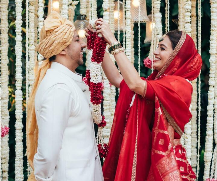 आपको बता दें दीया ने  पिछले साल 15 फरवरी को ही अपने ब्वॉयफ्रेंड वैभव रेखी से शादी की है.  समायरा वैभव की पहली पत्नी की बेटी हैं.