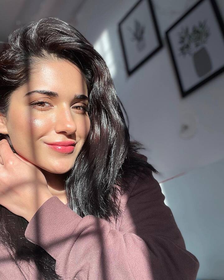 రుహానీ శర్మ బీచ్ ఫోటోలు -Image credit: Ruhani Sharma/Instagram